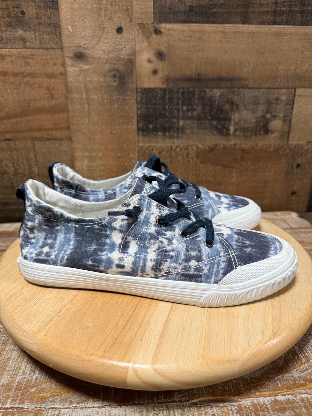 Tretorn Meg 2.0 Women’s 8 Navy White Tie Dye Shibori Canvas Sneakers Shoes